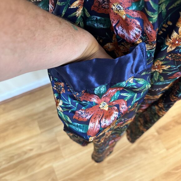 Vtg Womens Floral Satin Robe Belt Navy Blue Medium Pockets Tie Long - Picture 2 of 8